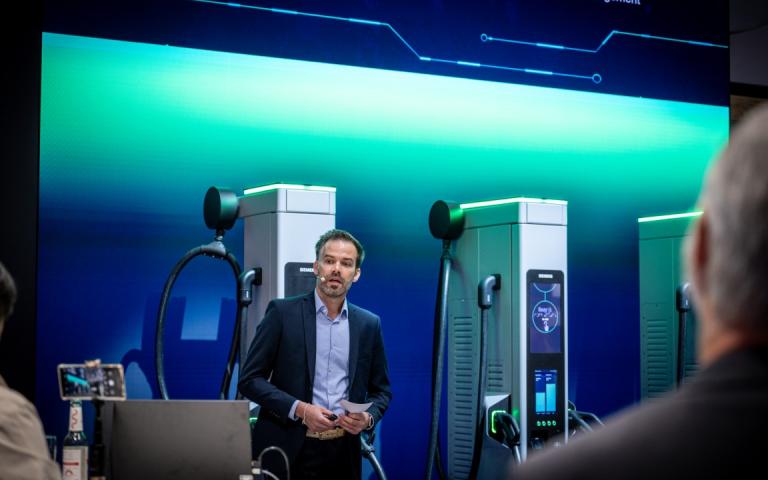 Siemens presents a versatile, adaptable charging system for electric vehicles in Brussels.