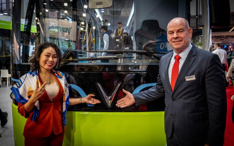 Mrs Le Thi Thu Thuy, Chairwoman of VinFast and Mr Patrick Oosterveld, Director eBUS Sales.